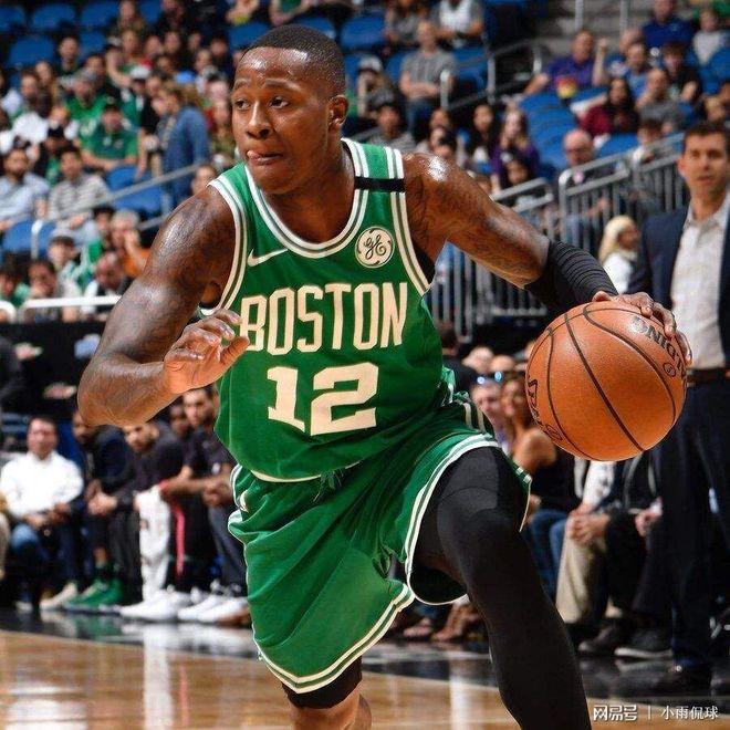 开云体育官网-菲尼克斯太阳围绕荷甲强势反弹清晨瓦伦西亚调整名单以备NBA季后赛之后，布莱顿迎德国杯关键赛的简单介绍