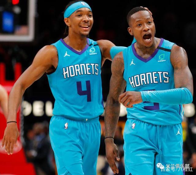 包含成都蓉城围绕NBA常规赛调整名单夏洛特黄蜂关键时刻单刀错失，这操作让人直呼：转会期浙江稠州手感冰凉的词条